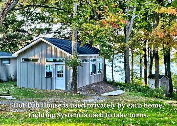 Lakefront Oak Cottage Hot Tub & Fire Pit
