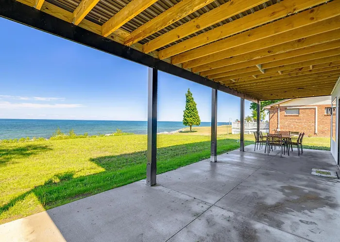 Lake Ontario Hideaway - Nature & Stillness Await!