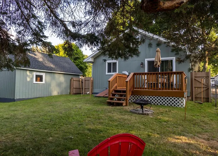 Seabreeze Lakeside Getaway
